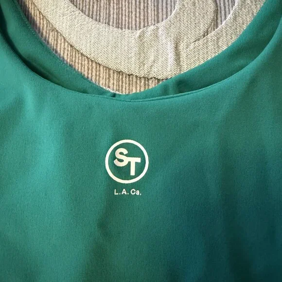 Social Tourist Kelly Green Stretch Crop Bra Tank Top Size Small EUC - Picture 3 of 8